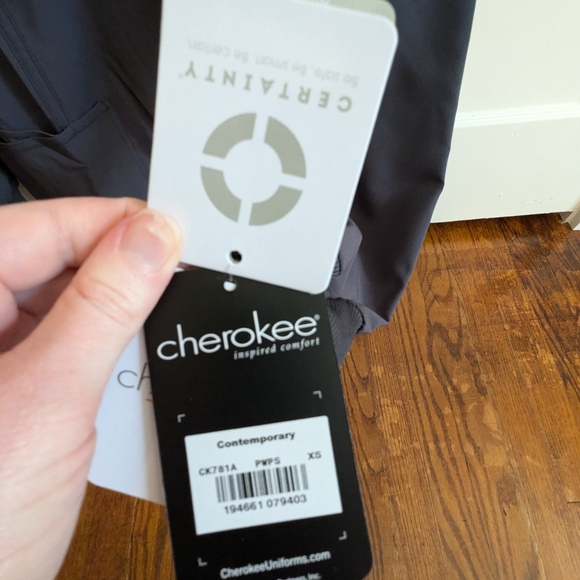 Cherokee XS scrub top - Picture 4 of 7